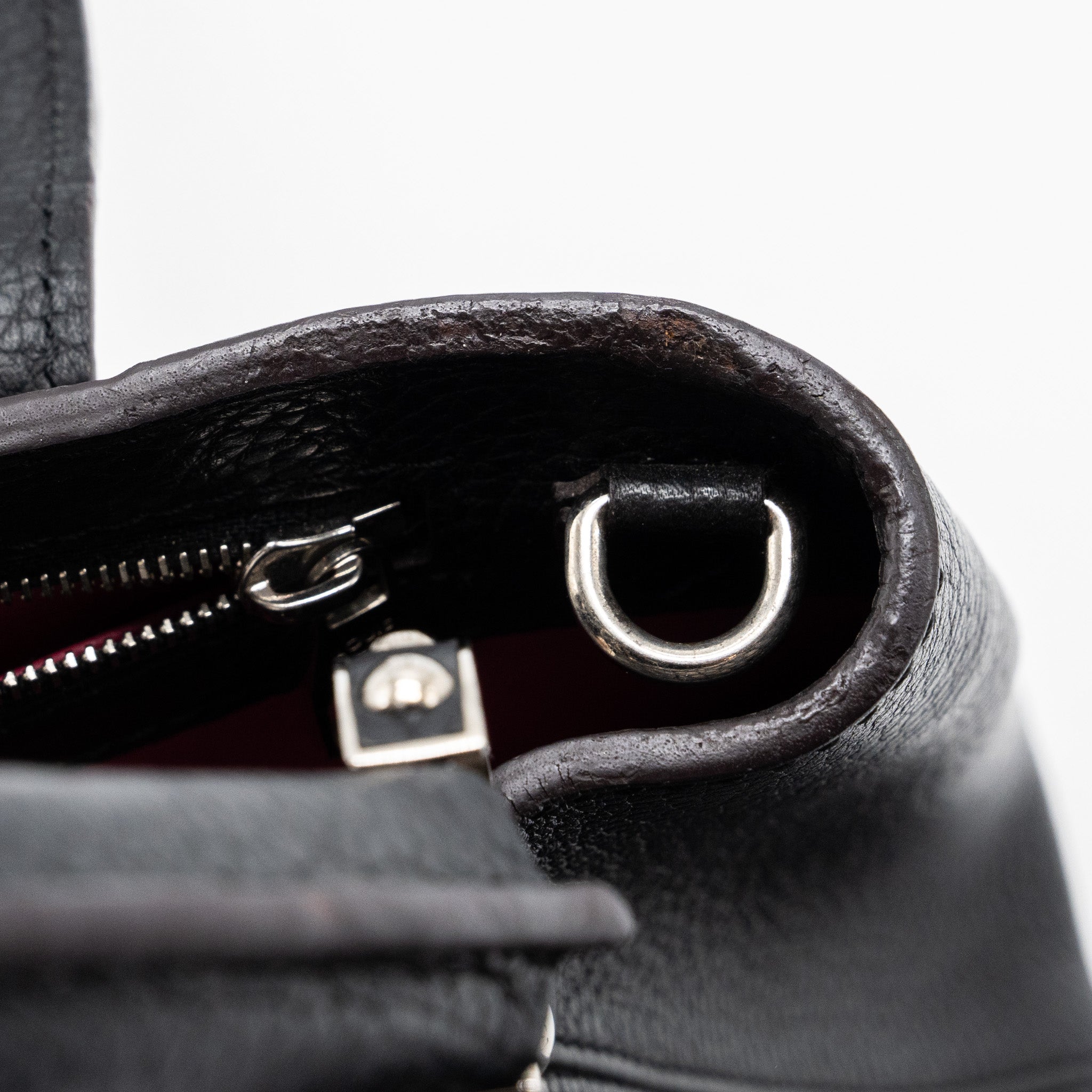 louis-vuitton-capucines-pm-calfskin-black-pink-shw