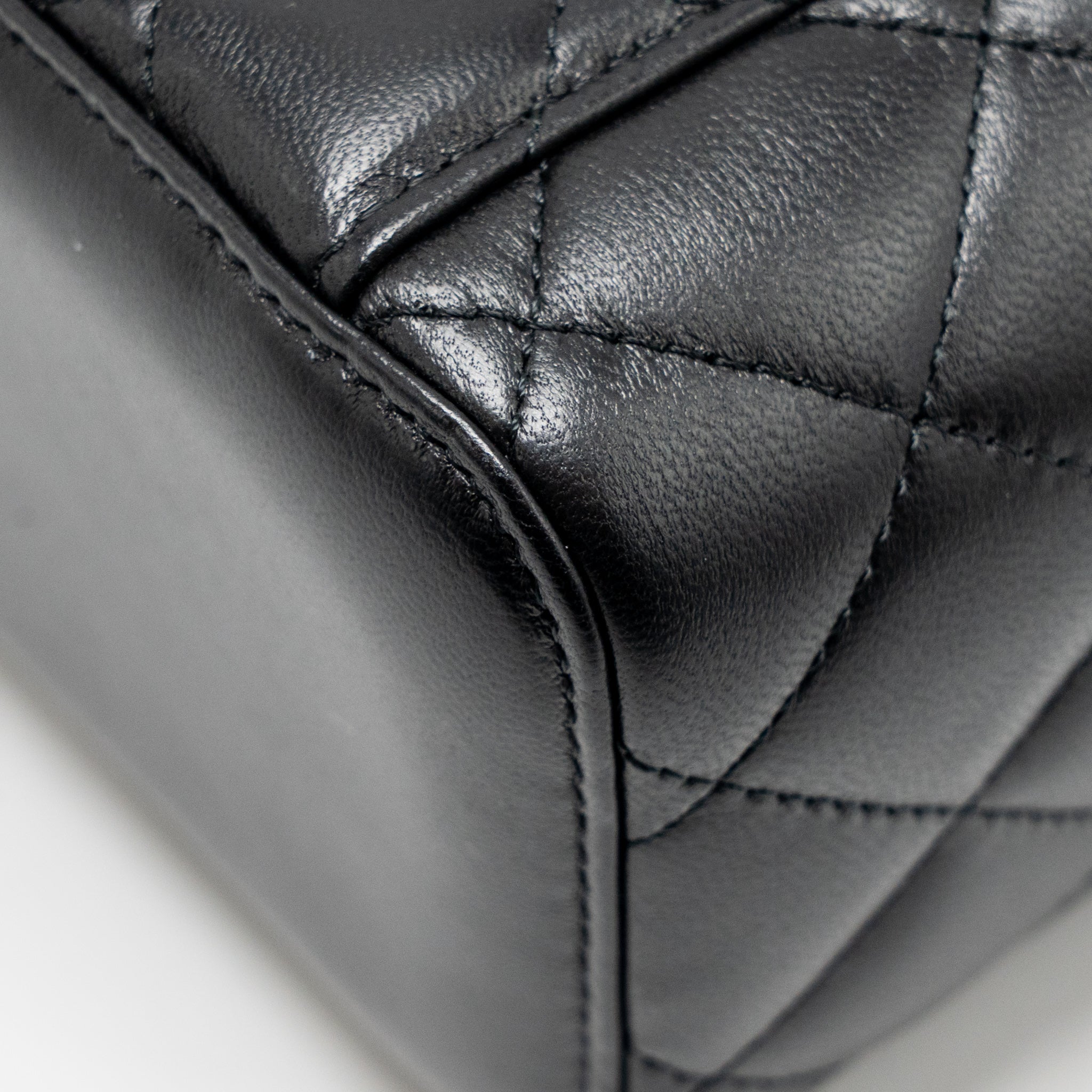 chanel-long-vanity-case-with-chain-lambskin-black-lghw