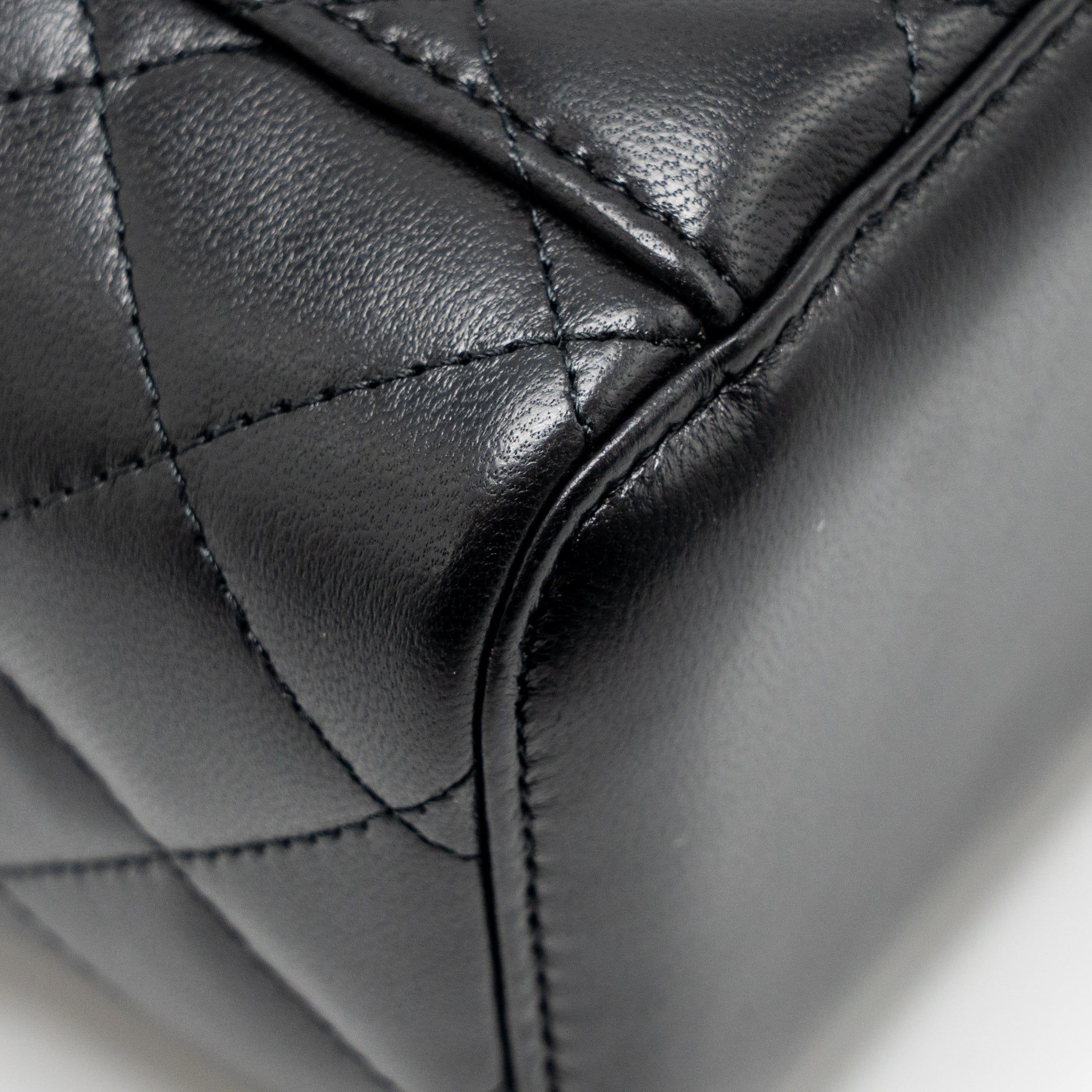 chanel-long-vanity-case-with-chain-lambskin-black-lghw