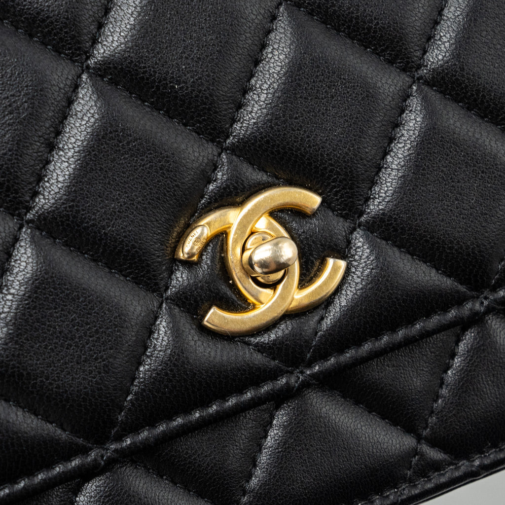 chanel-pearl-crush-wallet-on-chain-lambskin-black-ghwmicrochip
