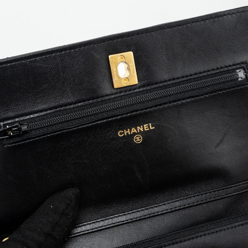 chanel-pearl-crush-wallet-on-chain-lambskin-black-ghwmicrochip
