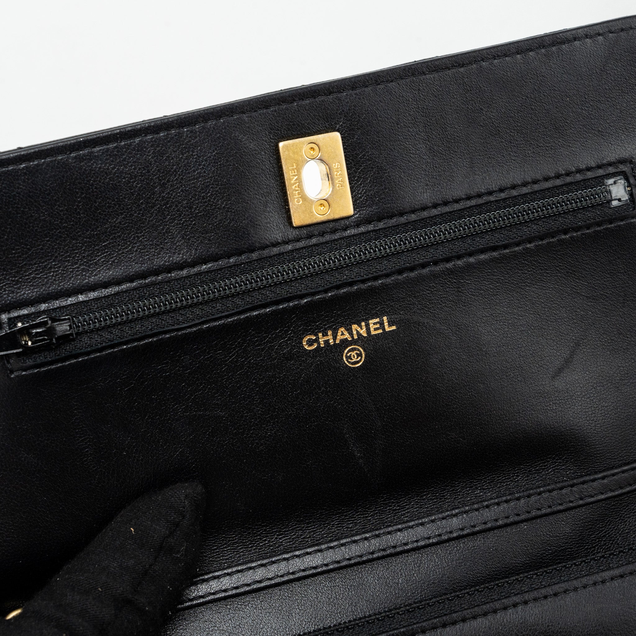 chanel-pearl-crush-wallet-on-chain-lambskin-black-ghwmicrochip