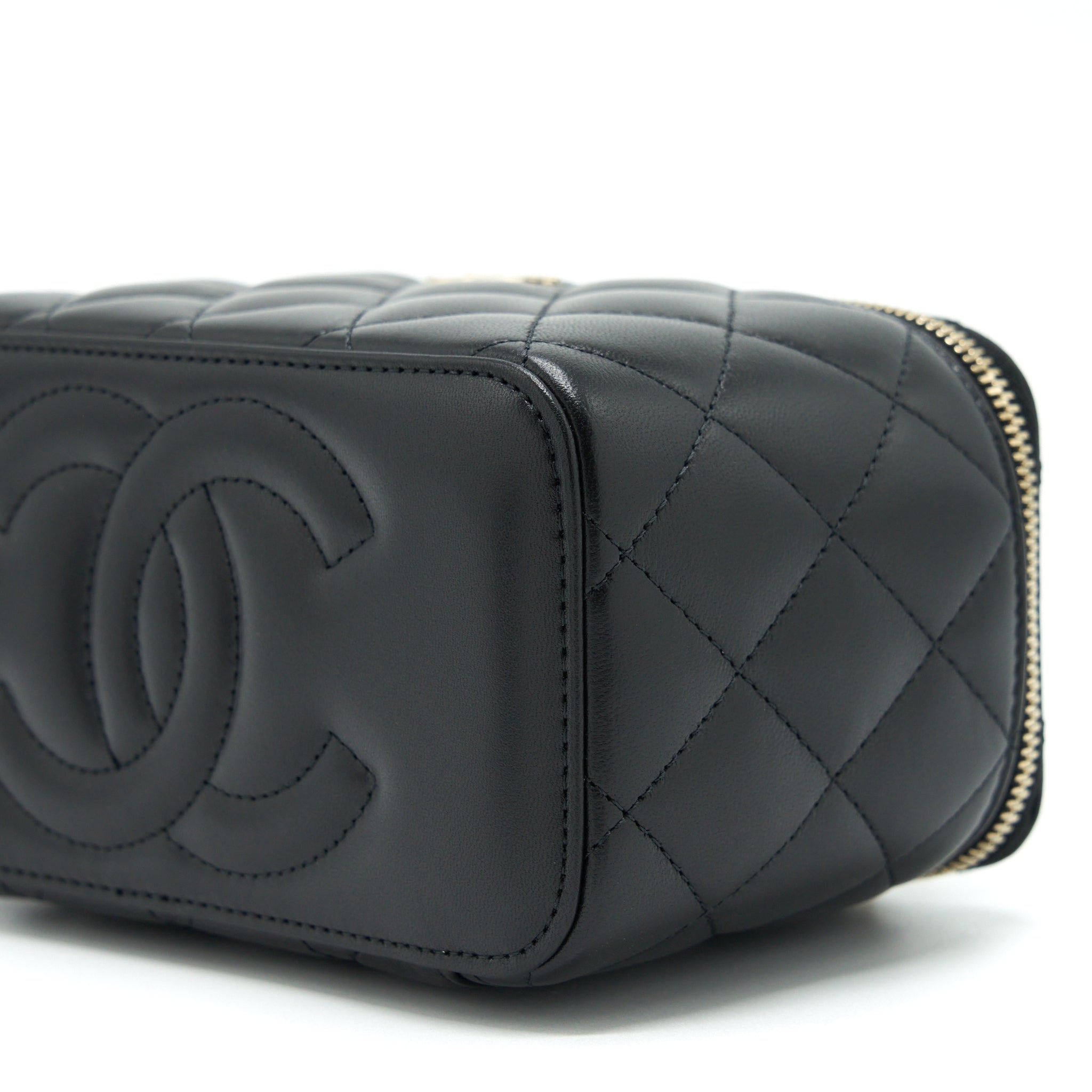 chanel-22a-top-handle-long-vanity-with-chain-lambskin-black-lghw