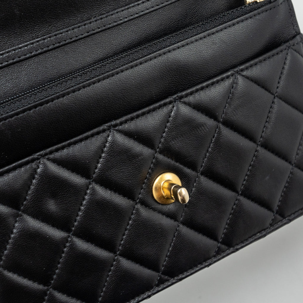 chanel-pearl-crush-wallet-on-chain-lambskin-black-ghwmicrochip
