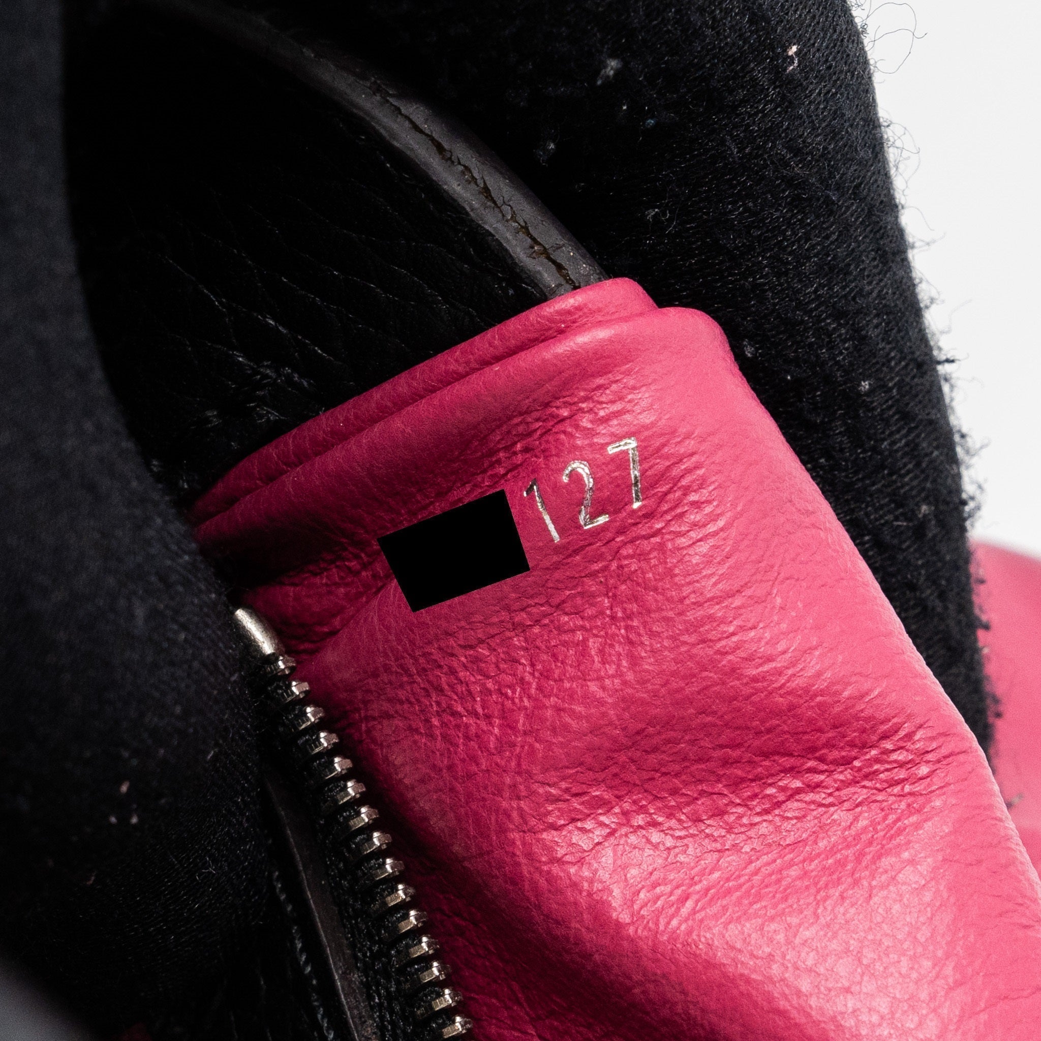 louis-vuitton-capucines-pm-calfskin-black-pink-shw