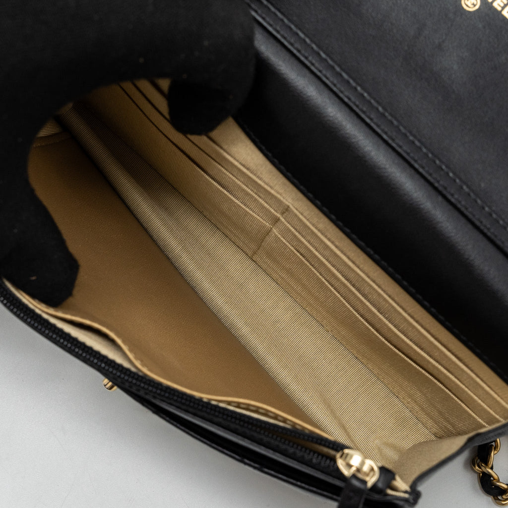 chanel-pearl-crush-wallet-on-chain-lambskin-black-ghwmicrochip