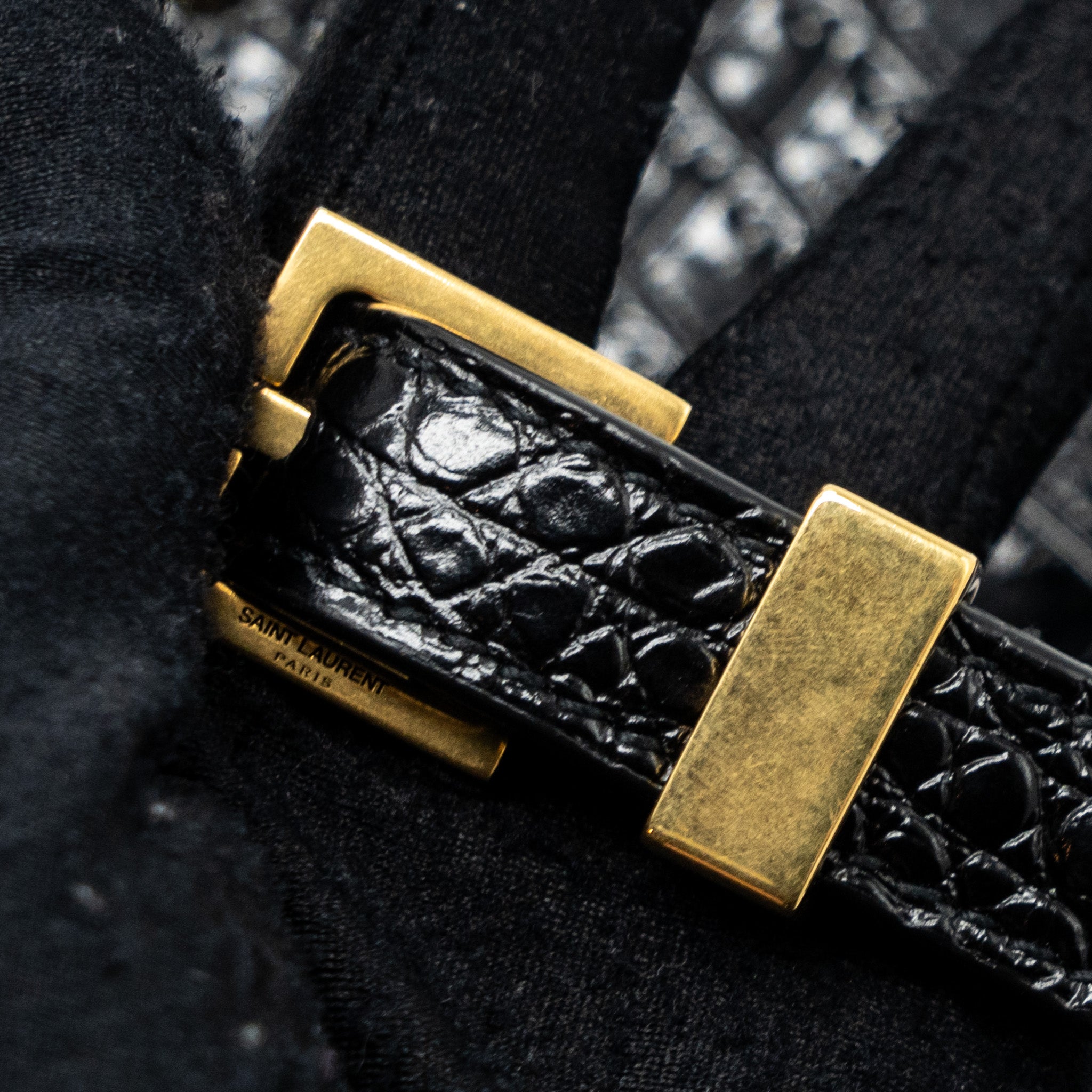 saint-laurent-manhattan-shoulder-bag-crocodile-embossed-black-ghw-1