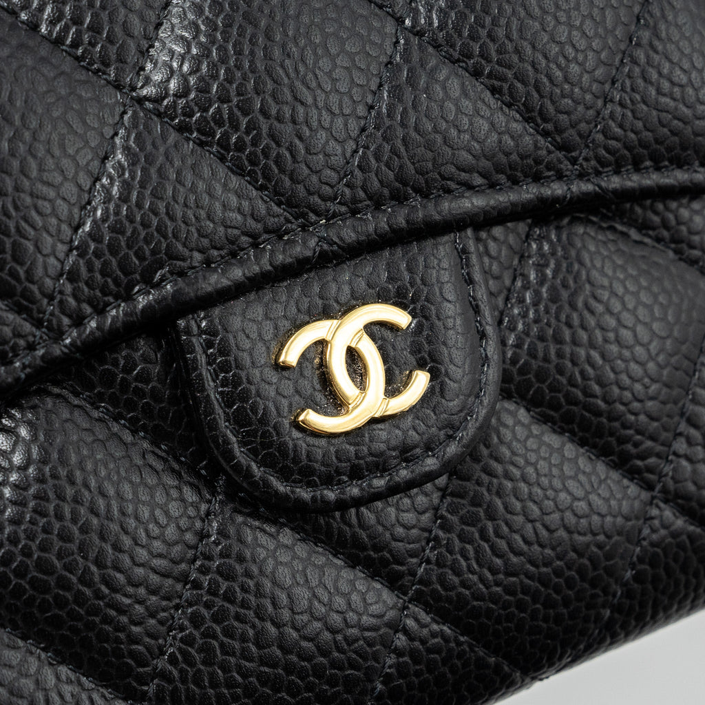 chanel-classic-compact-wallet-caviar-black-ghwmicrochip