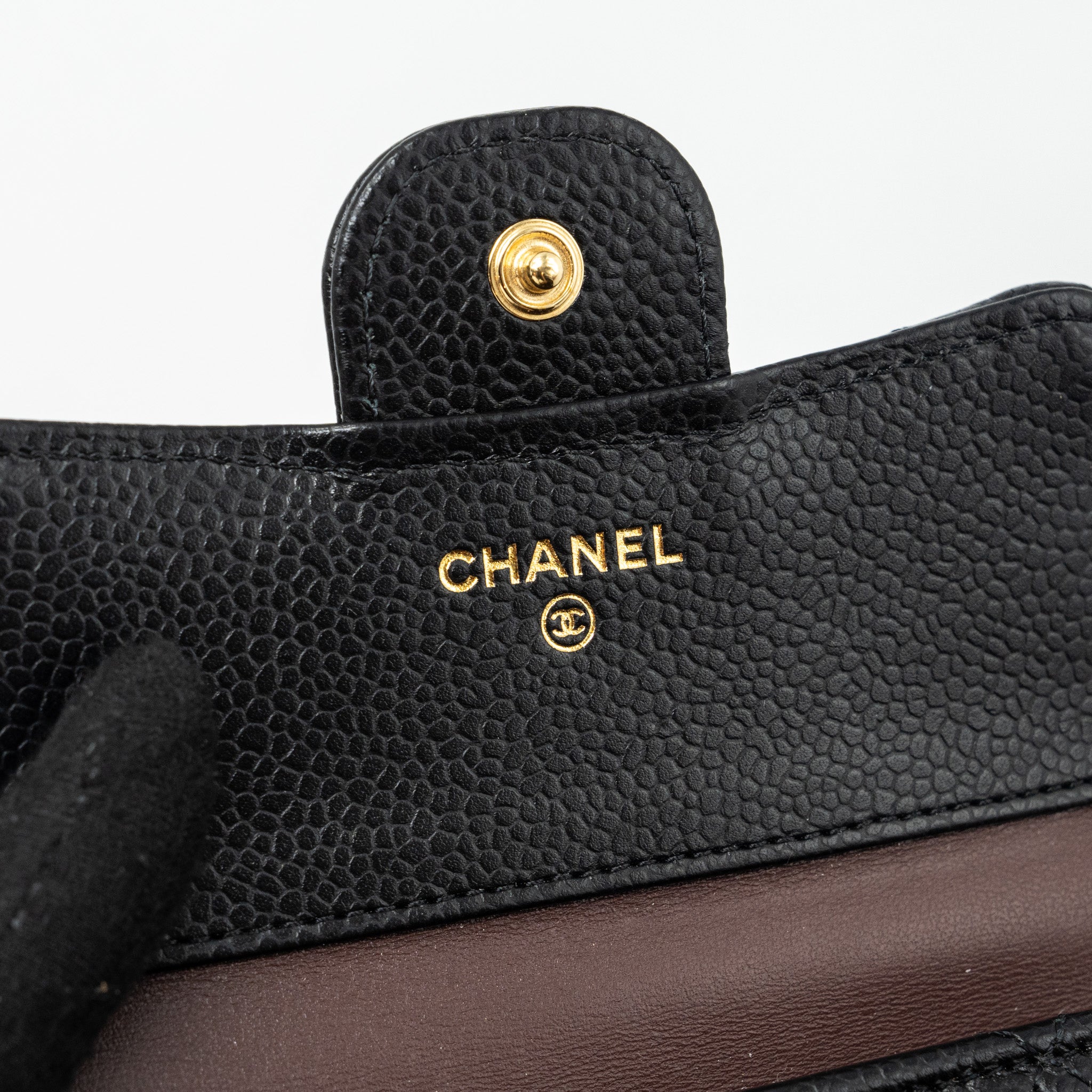 chanel-classic-compact-wallet-caviar-black-ghwmicrochip