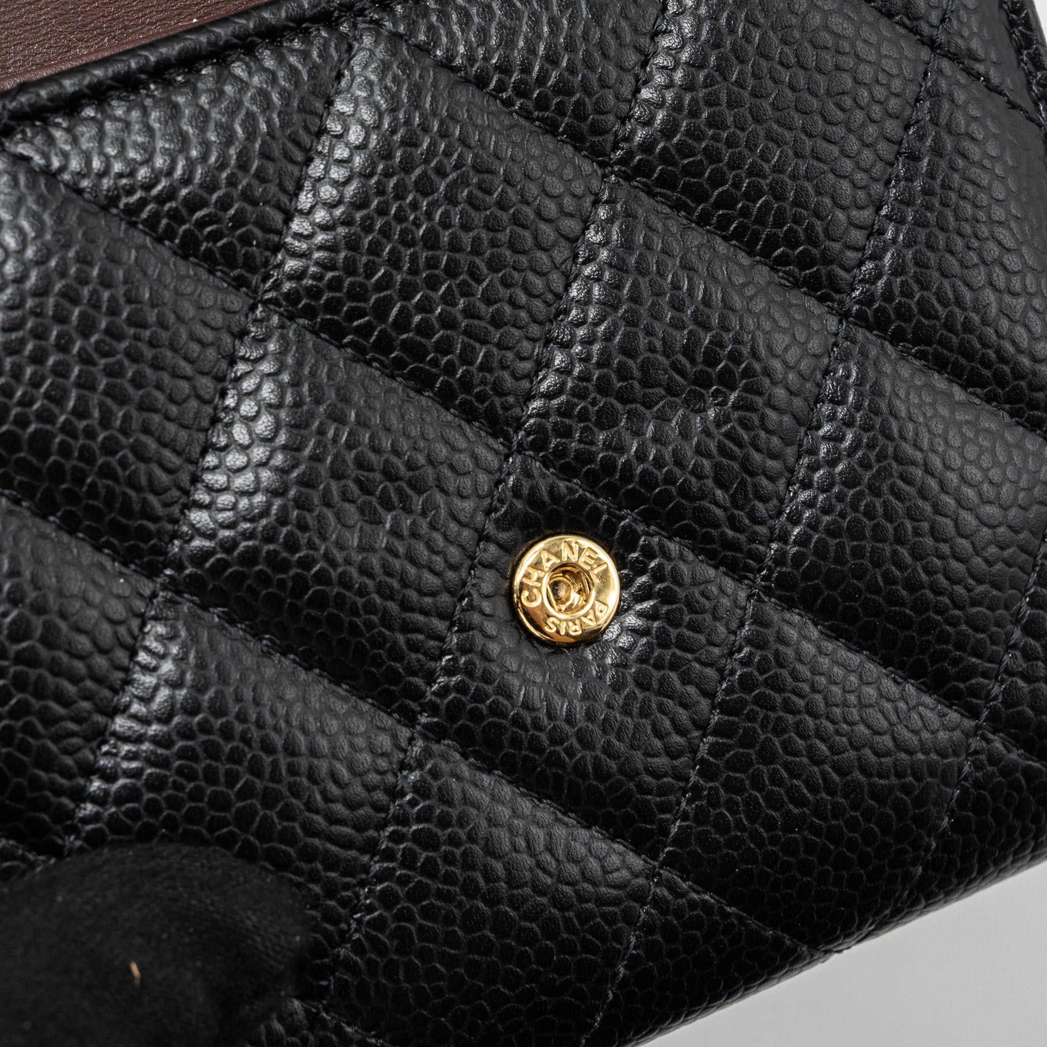 chanel-classic-compact-wallet-caviar-black-ghwmicrochip