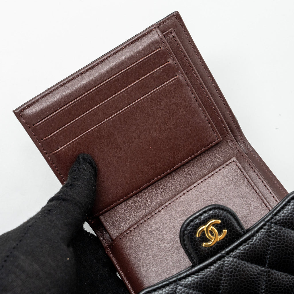 chanel-classic-compact-wallet-caviar-black-ghwmicrochip