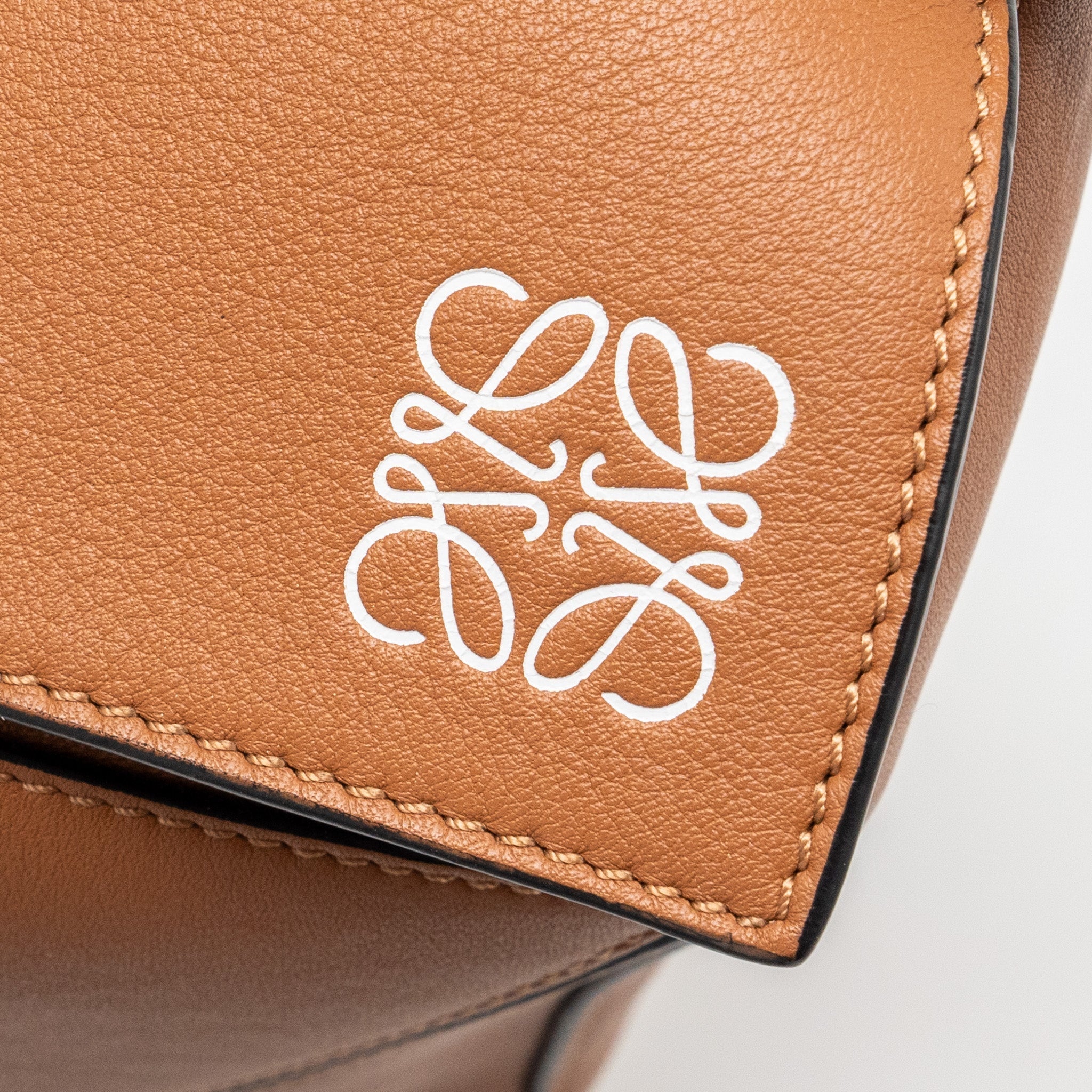 loewe-puzzle-bag-in-classic-calfskin-tan-shw-1