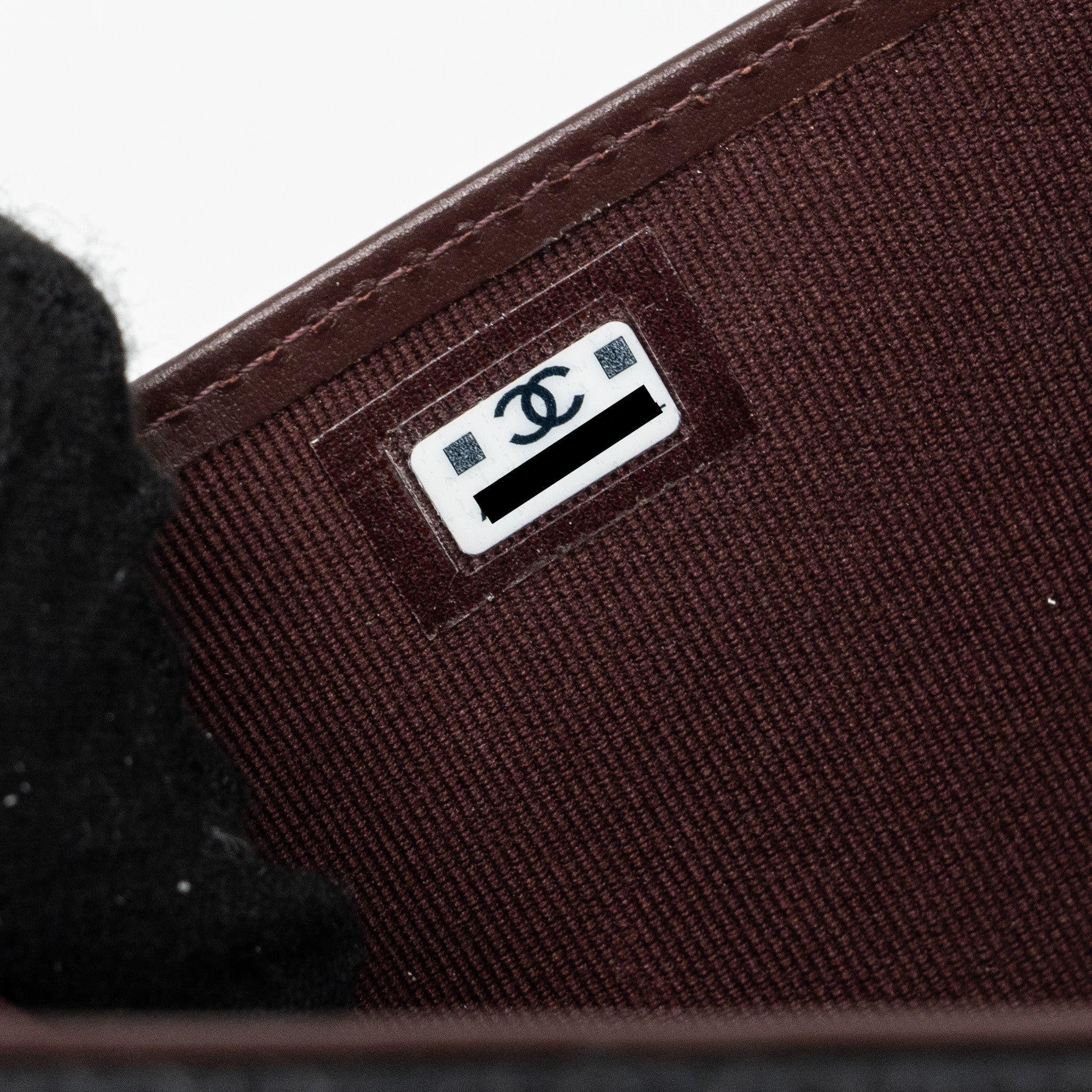chanel-classic-compact-wallet-caviar-black-ghwmicrochip