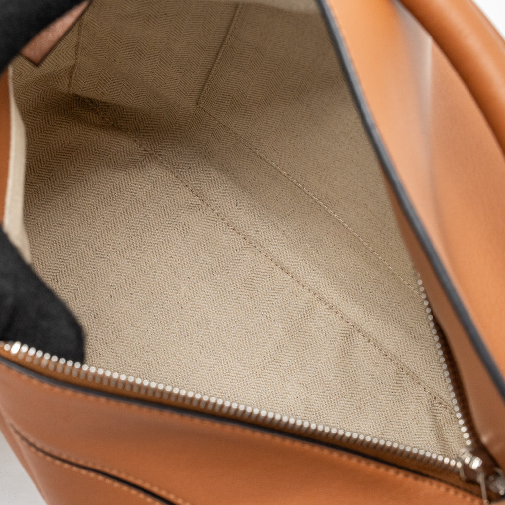 loewe-puzzle-bag-in-classic-calfskin-tan-shw-1