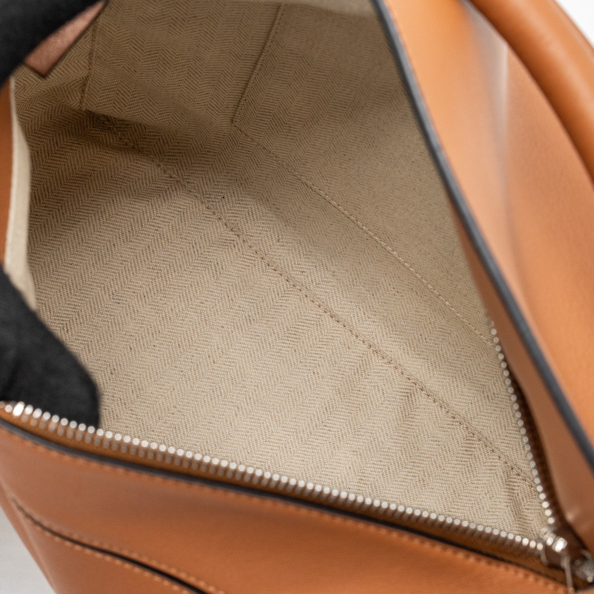 loewe-puzzle-bag-in-classic-calfskin-tan-shw-1