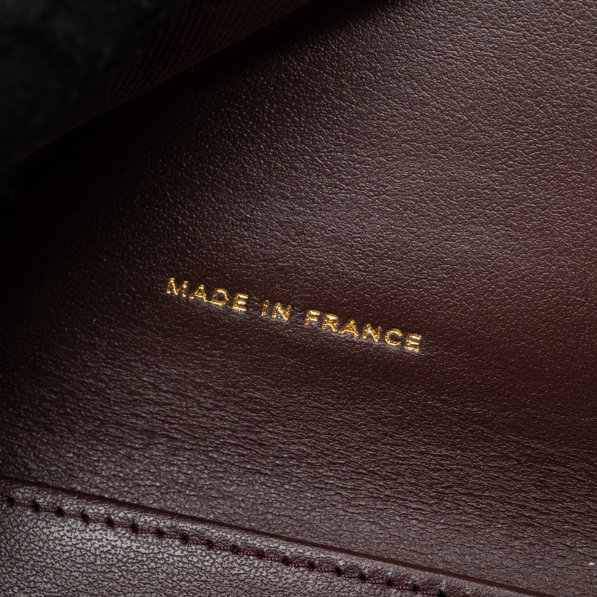 chanel-classic-compact-wallet-caviar-black-ghwmicrochip