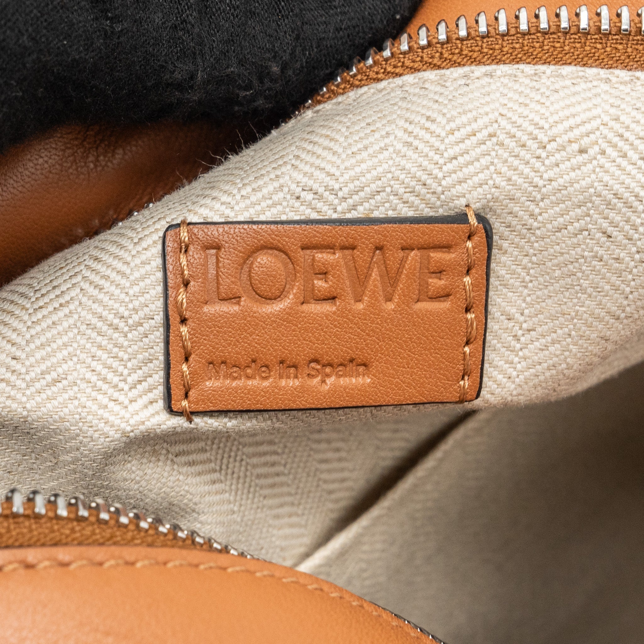loewe-puzzle-bag-in-classic-calfskin-tan-shw-1