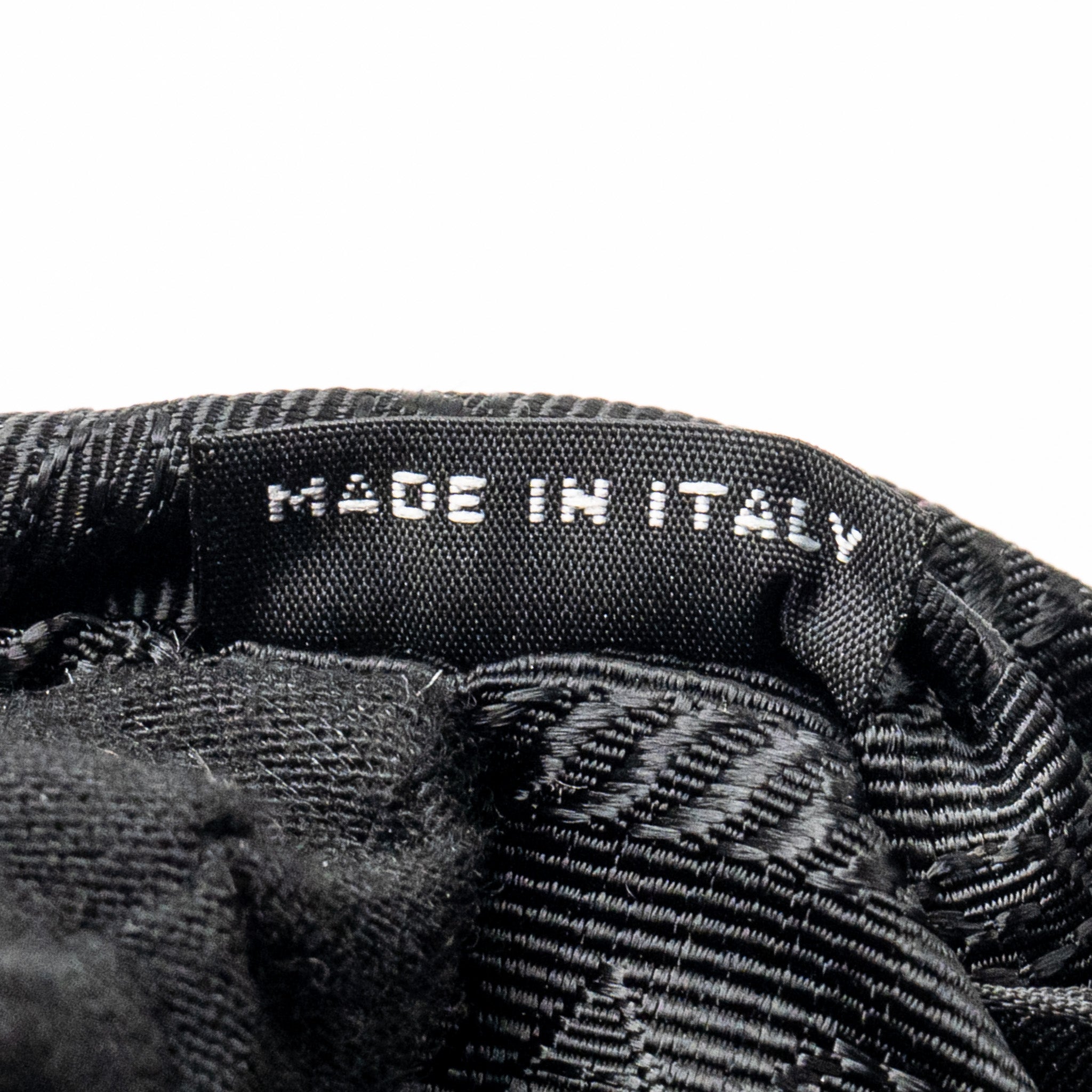 prada-reedition-2005-re-nylon-black-shw-1