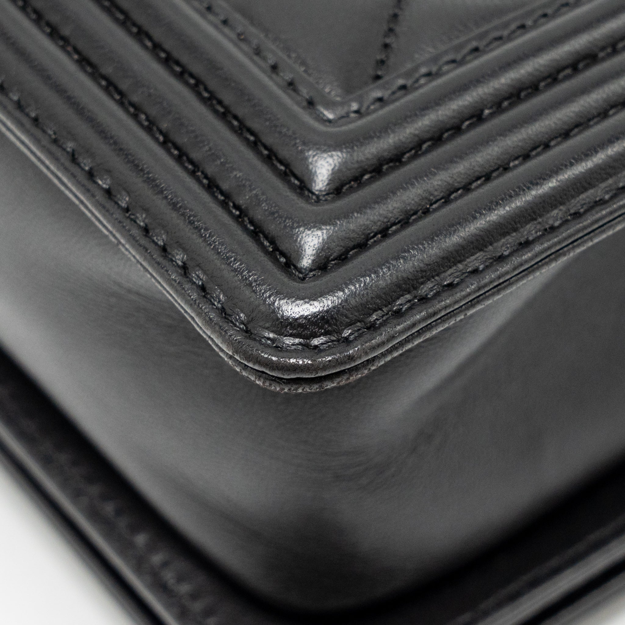 chanel-medium-boy-bag-lambskin-black-ghw-2