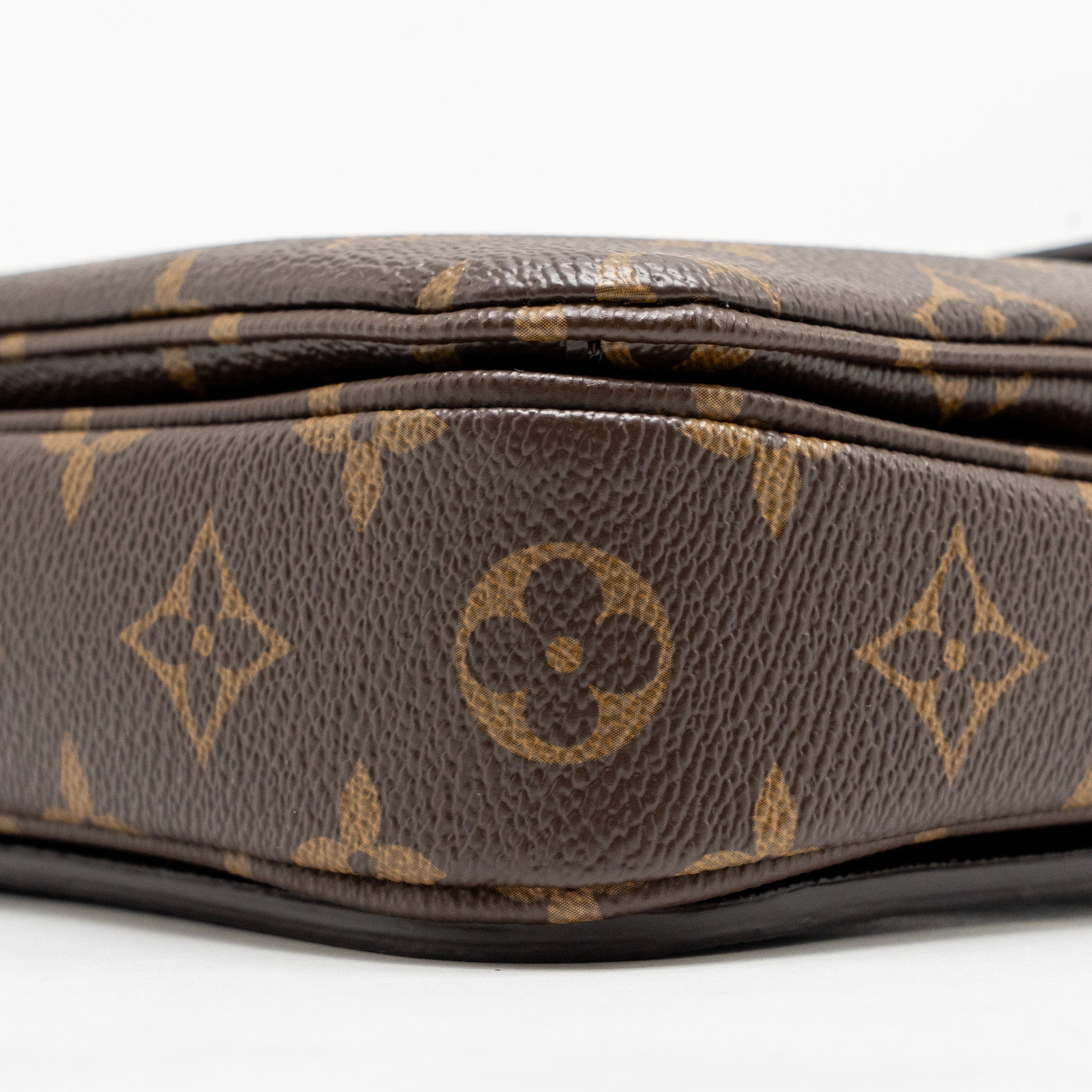 louis-vuitton-pochette-metis-monogram-canvas-ghw-36