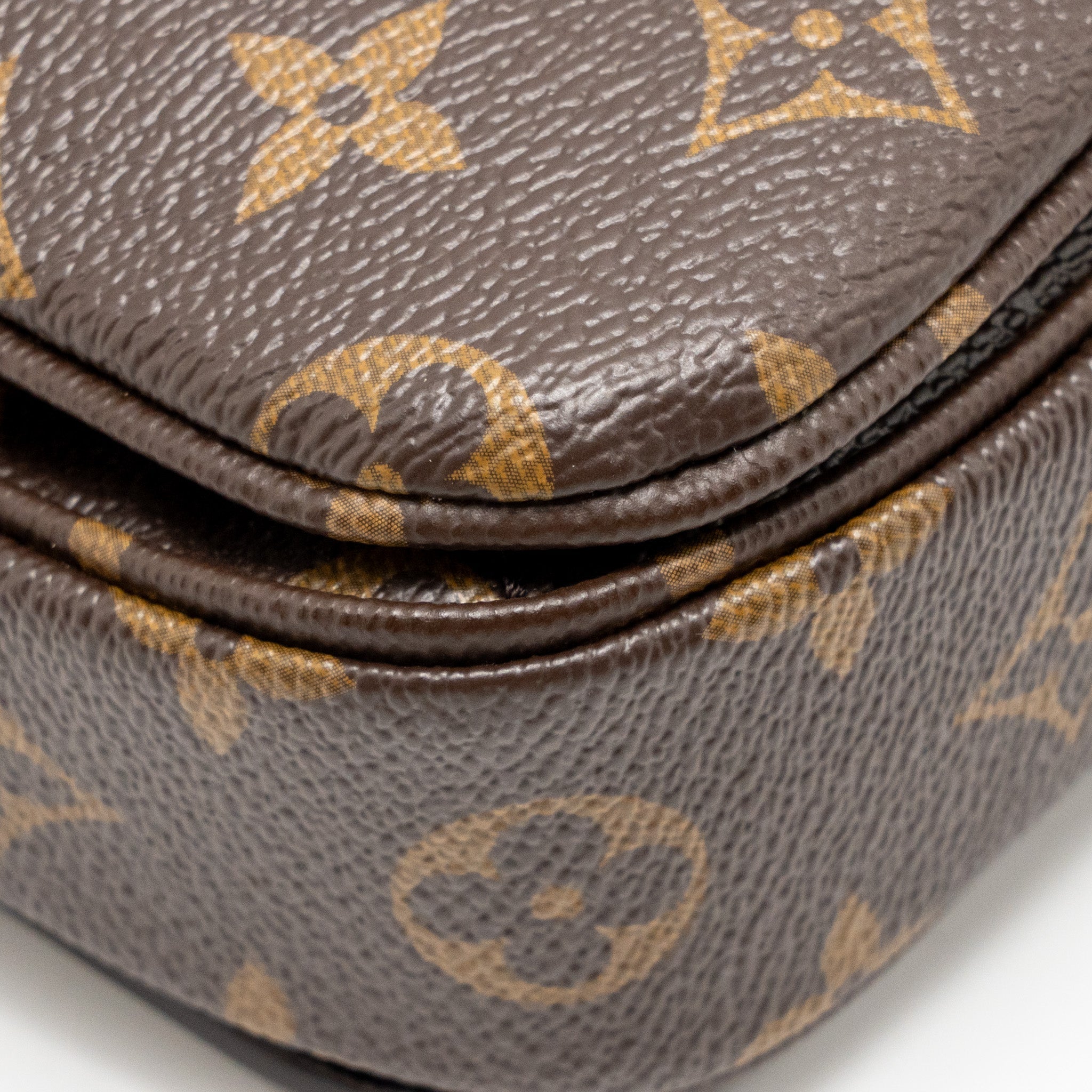 louis-vuitton-pochette-metis-monogram-canvas-ghw-36