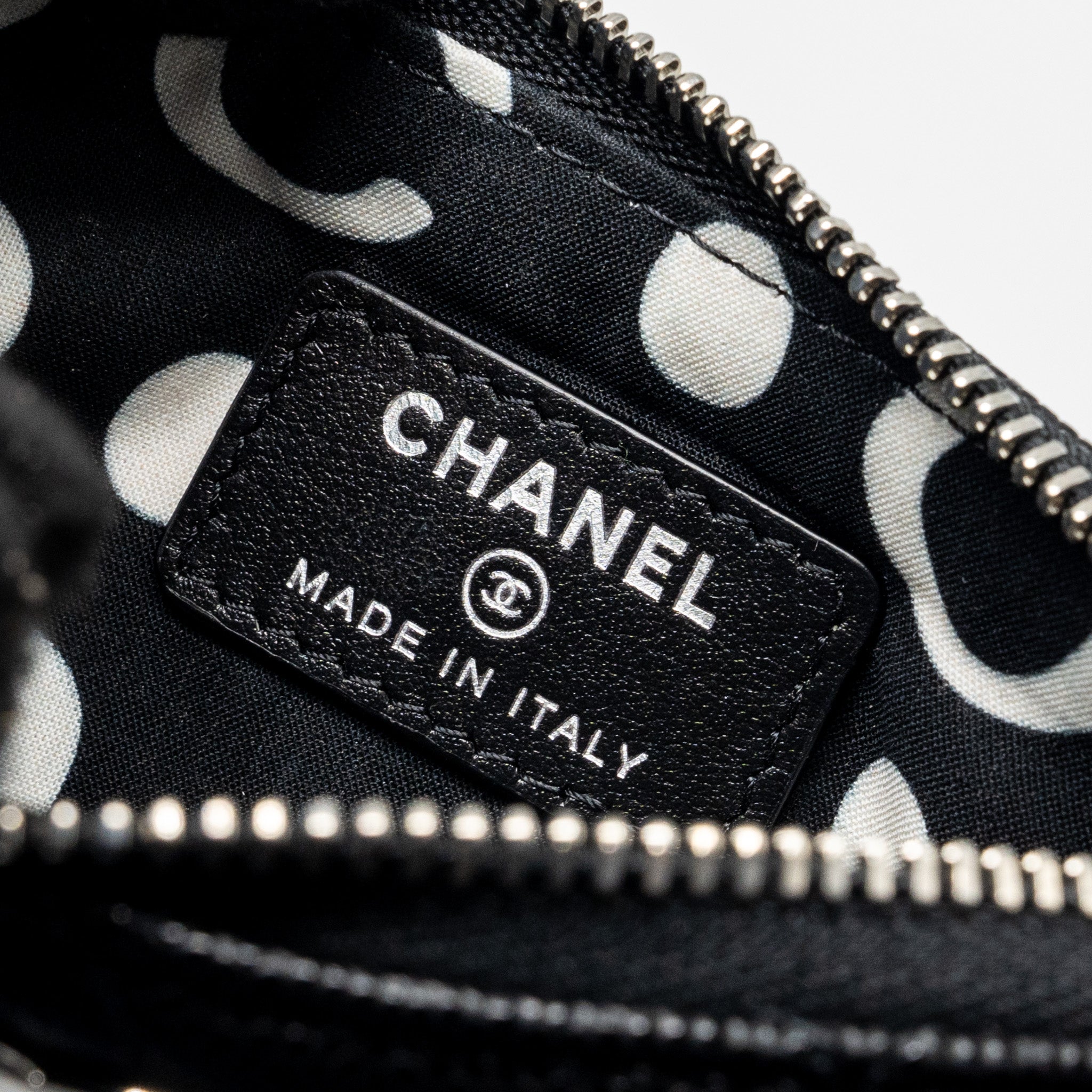 chanel-coco-chanel-on-cc-logo-mini-ocase-zip-pouch-caviar-black-shw-microchip