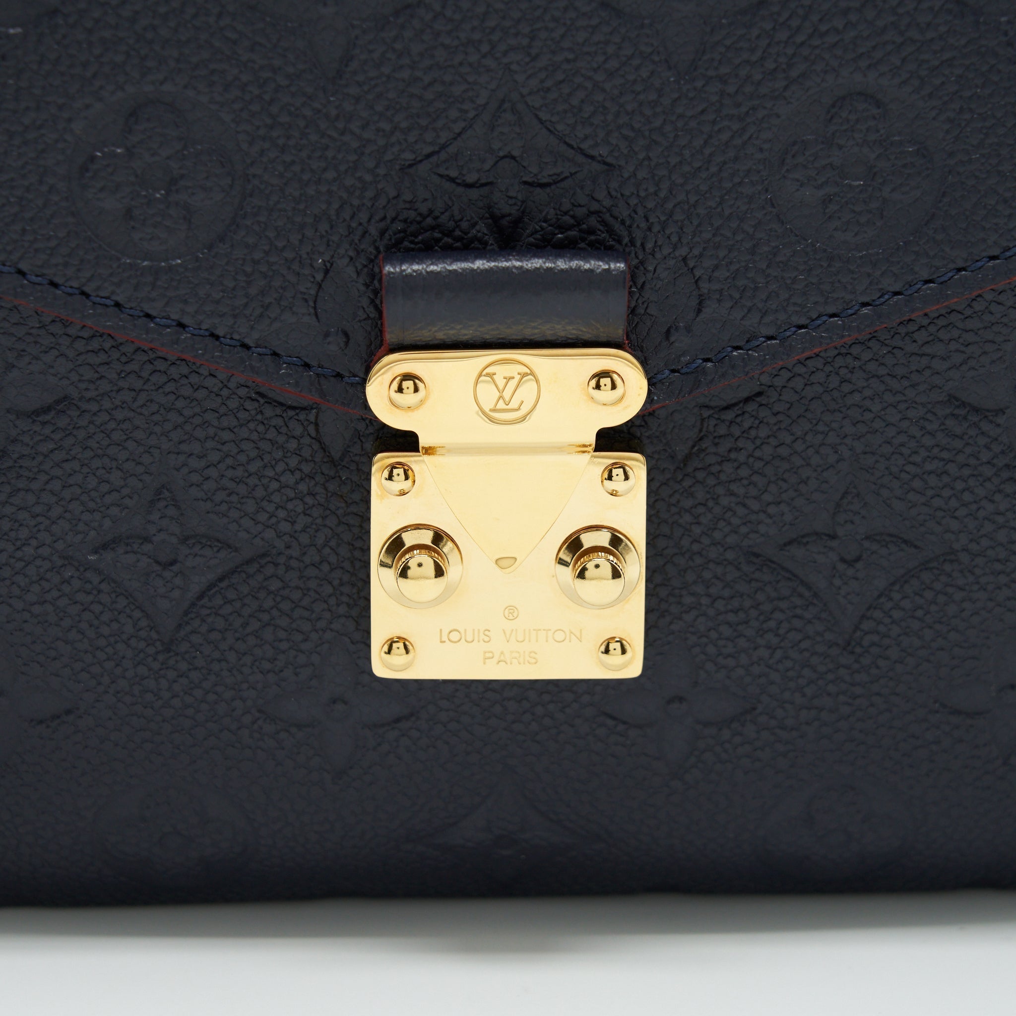 louis-vuitton-pochette-metis-monogram-empreinte-marine-rouge-ghw