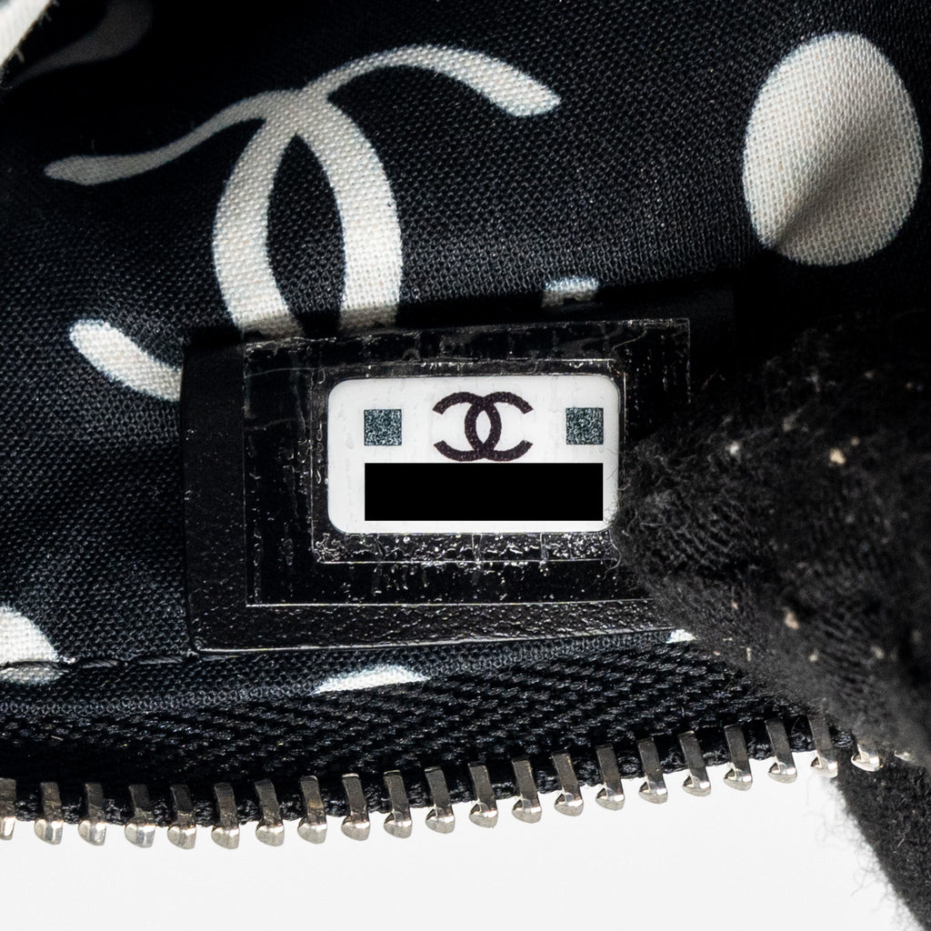 chanel-coco-chanel-on-cc-logo-mini-ocase-zip-pouch-caviar-black-shw-microchip