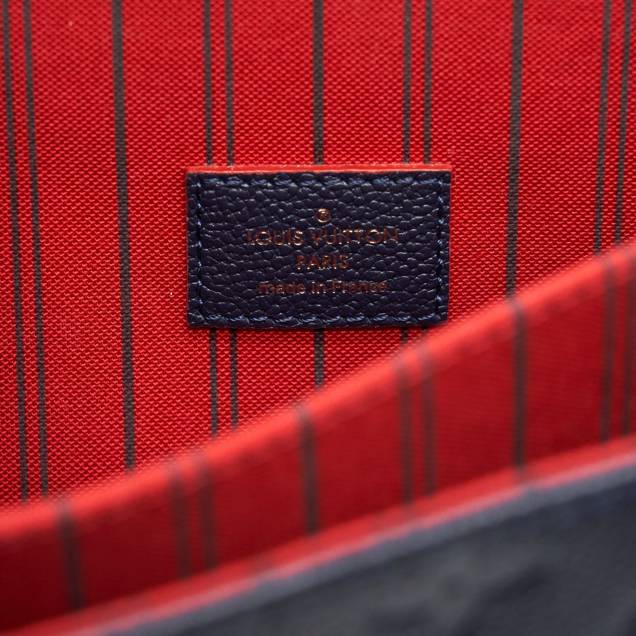 louis-vuitton-pochette-metis-monogram-empreinte-marine-rouge-ghw