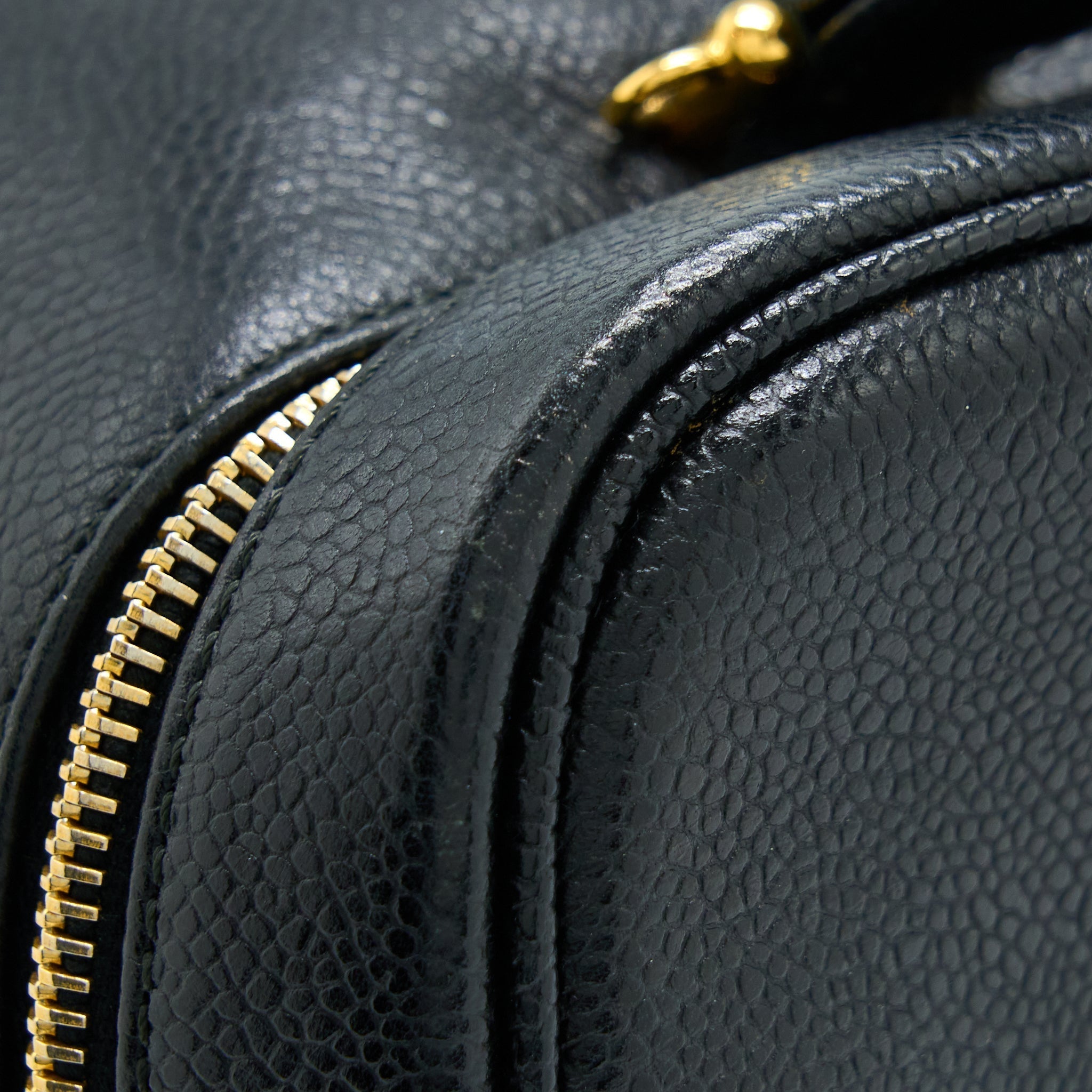 chanel-vintage-cc-logo-vanity-caviar-black-ghw