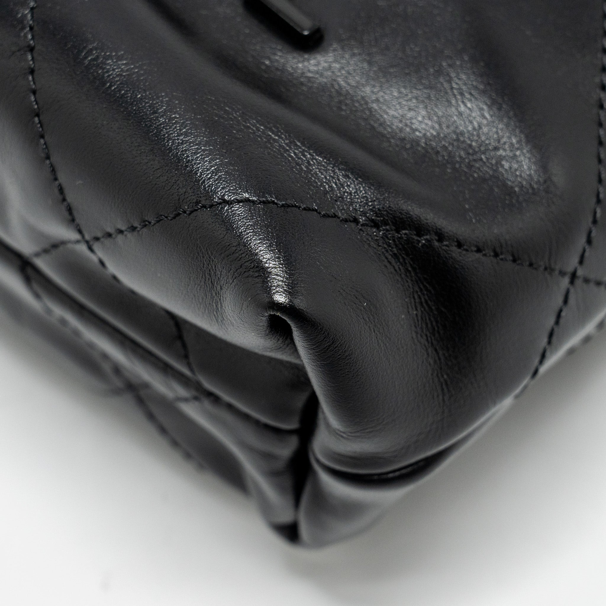 chanel-mini-22-so-black