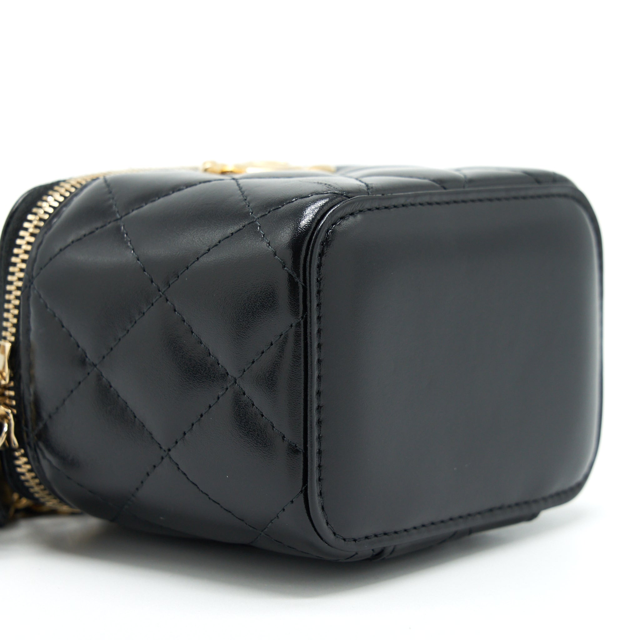 chanel-21a-gold-crush-mini-vanity-case-calfskin-black-brushed-ghw