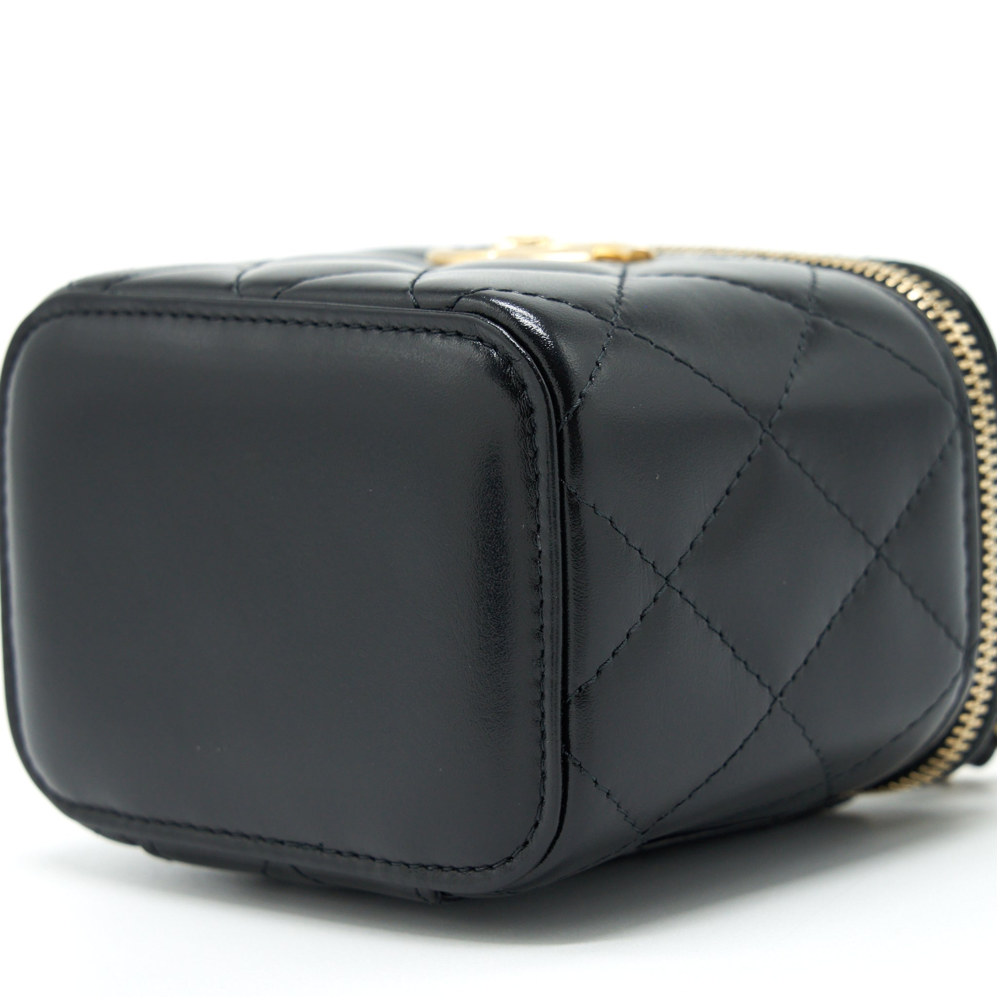 chanel-21a-gold-crush-mini-vanity-case-calfskin-black-brushed-ghw