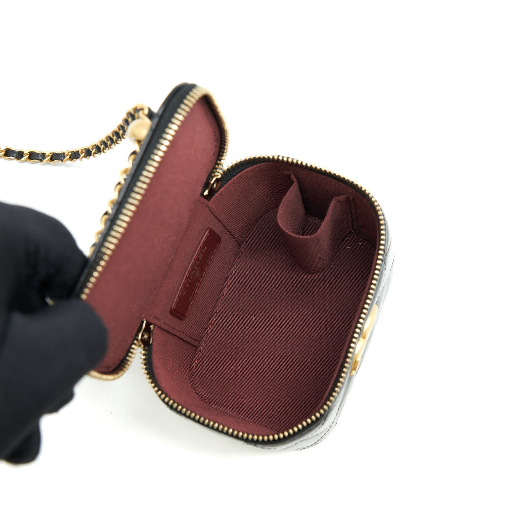 chanel-21a-gold-crush-mini-vanity-case-calfskin-black-brushed-ghw