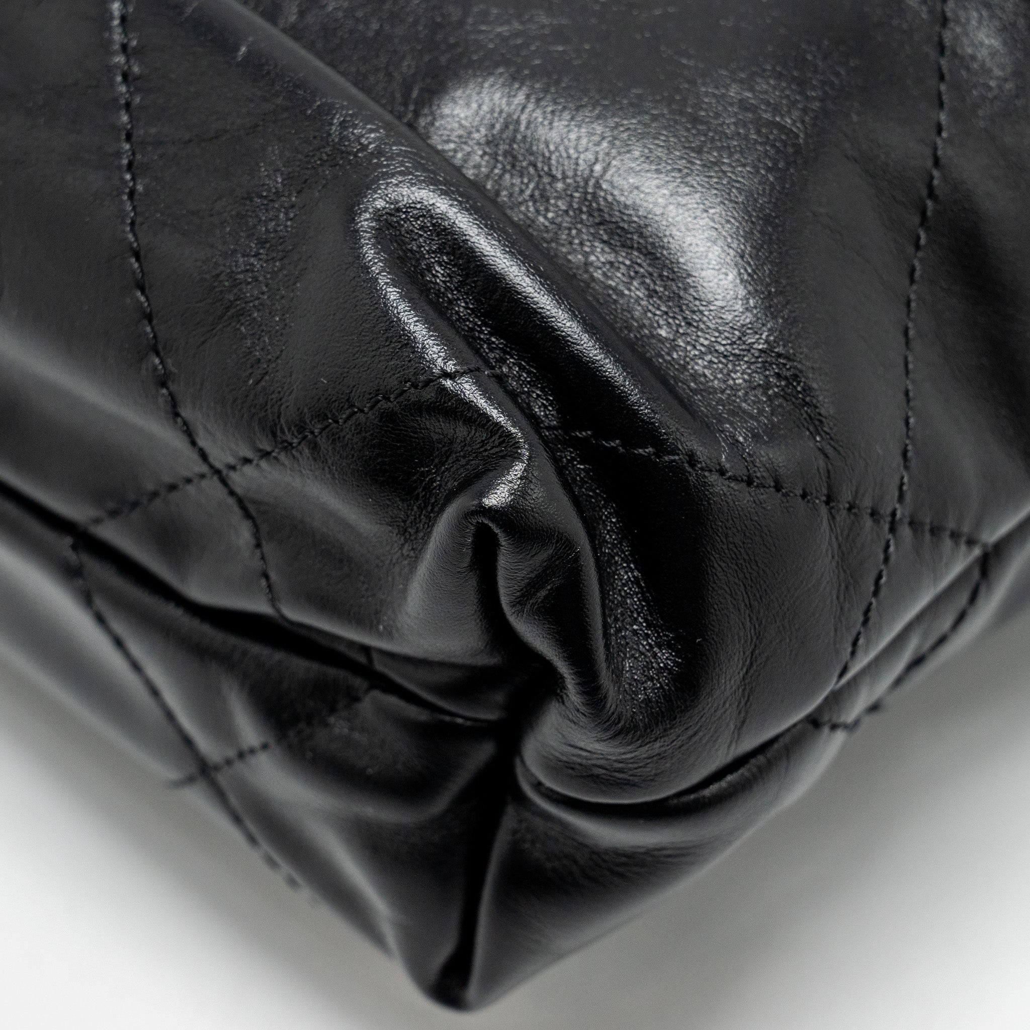 chanel-mini-22-so-black