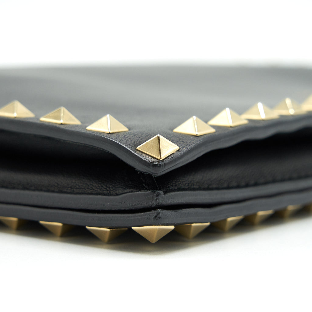 valentino-garavani-rockstud-leather-clutch-bag-black