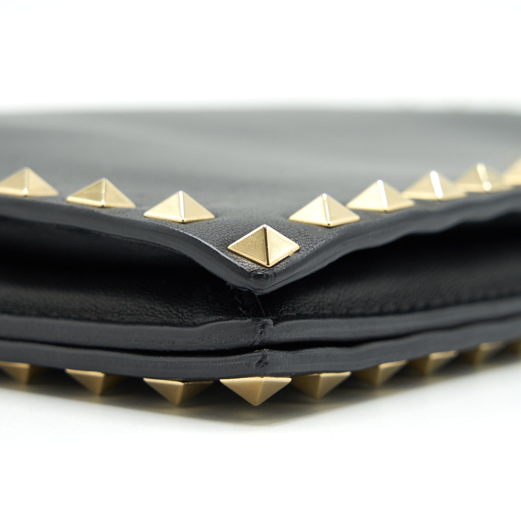 valentino-garavani-rockstud-leather-clutch-bag-black