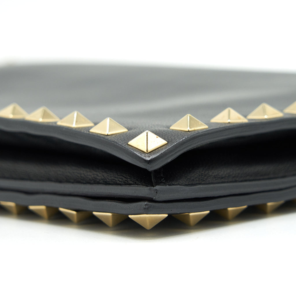 valentino-garavani-rockstud-leather-clutch-bag-black