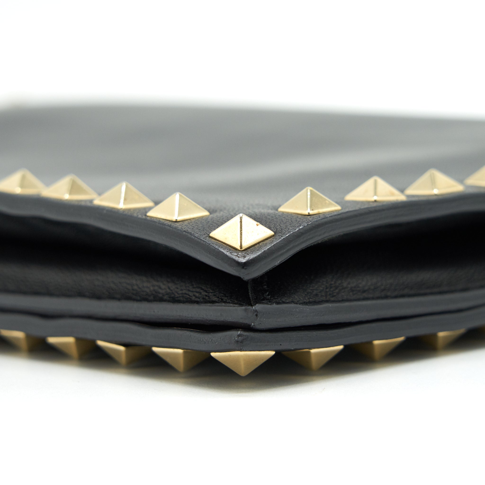 valentino-garavani-rockstud-leather-clutch-bag-black