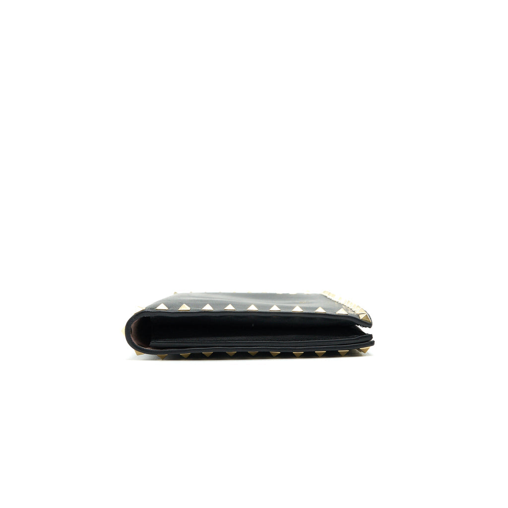 valentino-garavani-rockstud-leather-clutch-bag-black