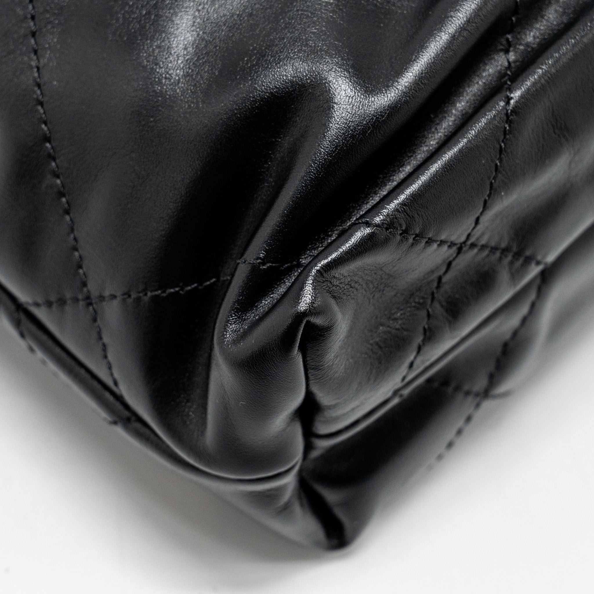chanel-mini-22-so-black