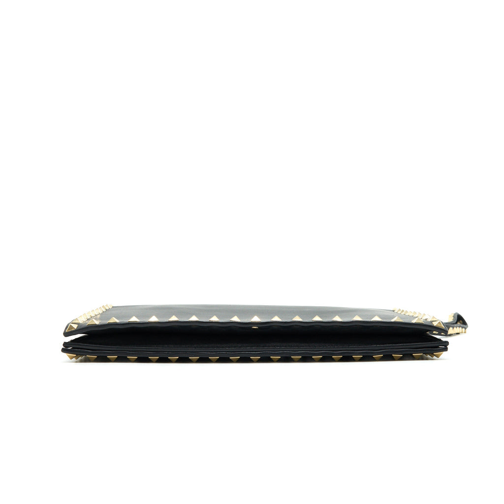 valentino-garavani-rockstud-leather-clutch-bag-black