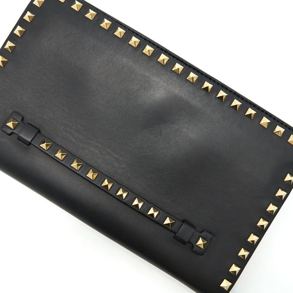 valentino-garavani-rockstud-leather-clutch-bag-black