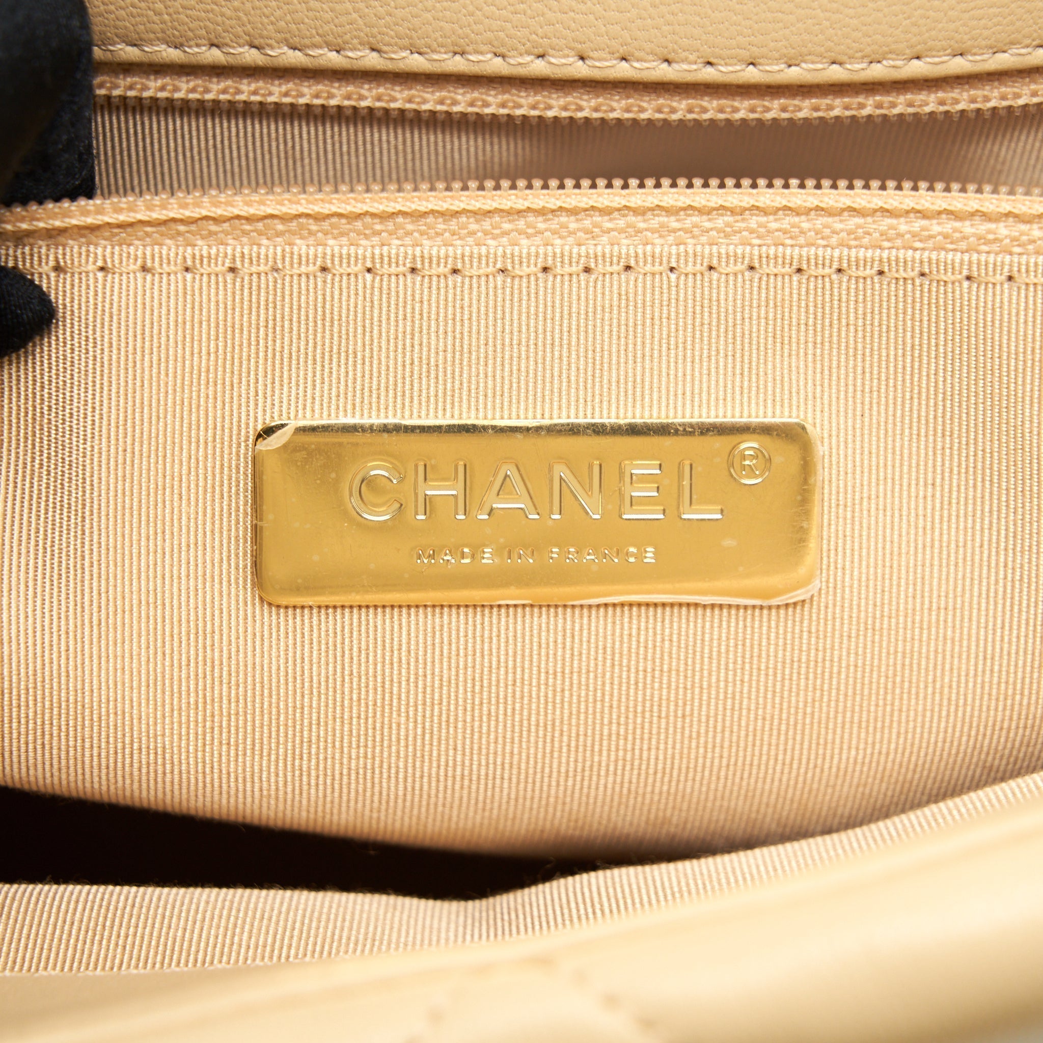 chanel-medium-19-bag-goatskin-beige-with-gold-silver-hardware-1
