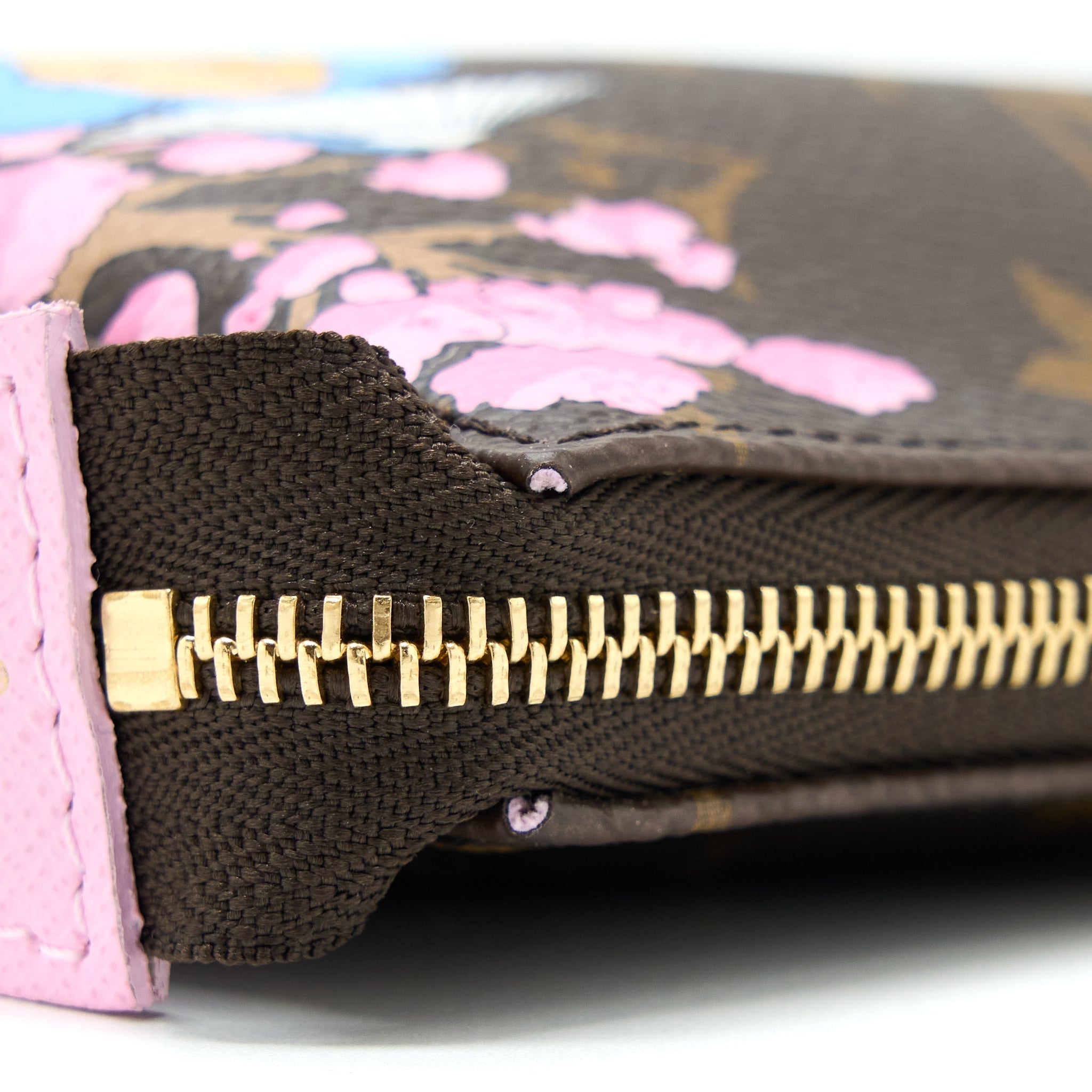louis-vuitton-mini-pochette-accessories-christmas-limited-edition-monogram-canvas-ghw