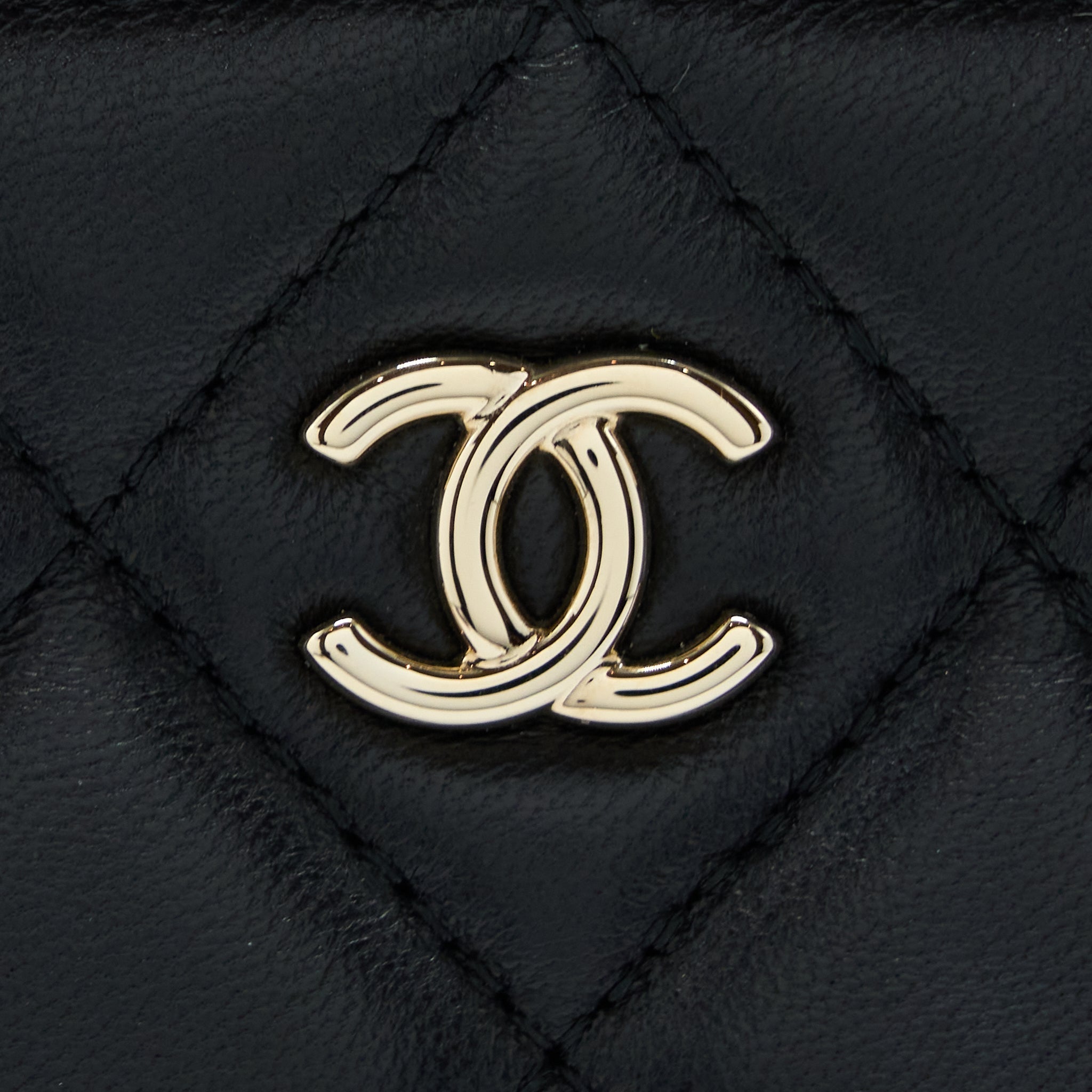 chanel-o-case-pouch-lambskin-black-lghw