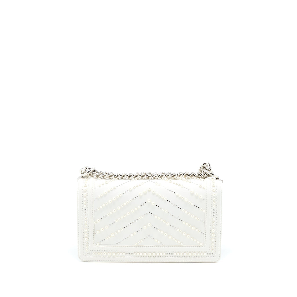 chanel-medium-boy-bag-chevron-limited-lambskin-with-pearl-white-shw