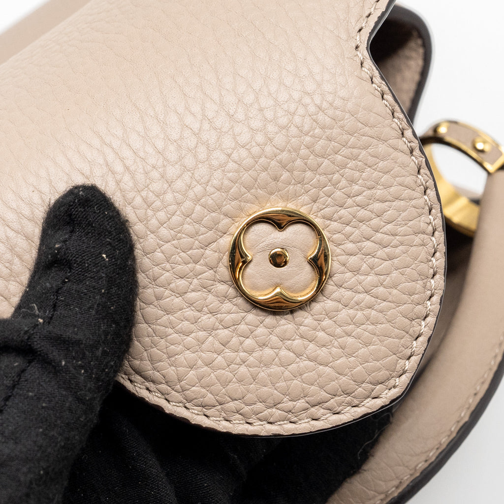 louis-vuitton-capucines-bb-taurillon-leather-galet-ghw
