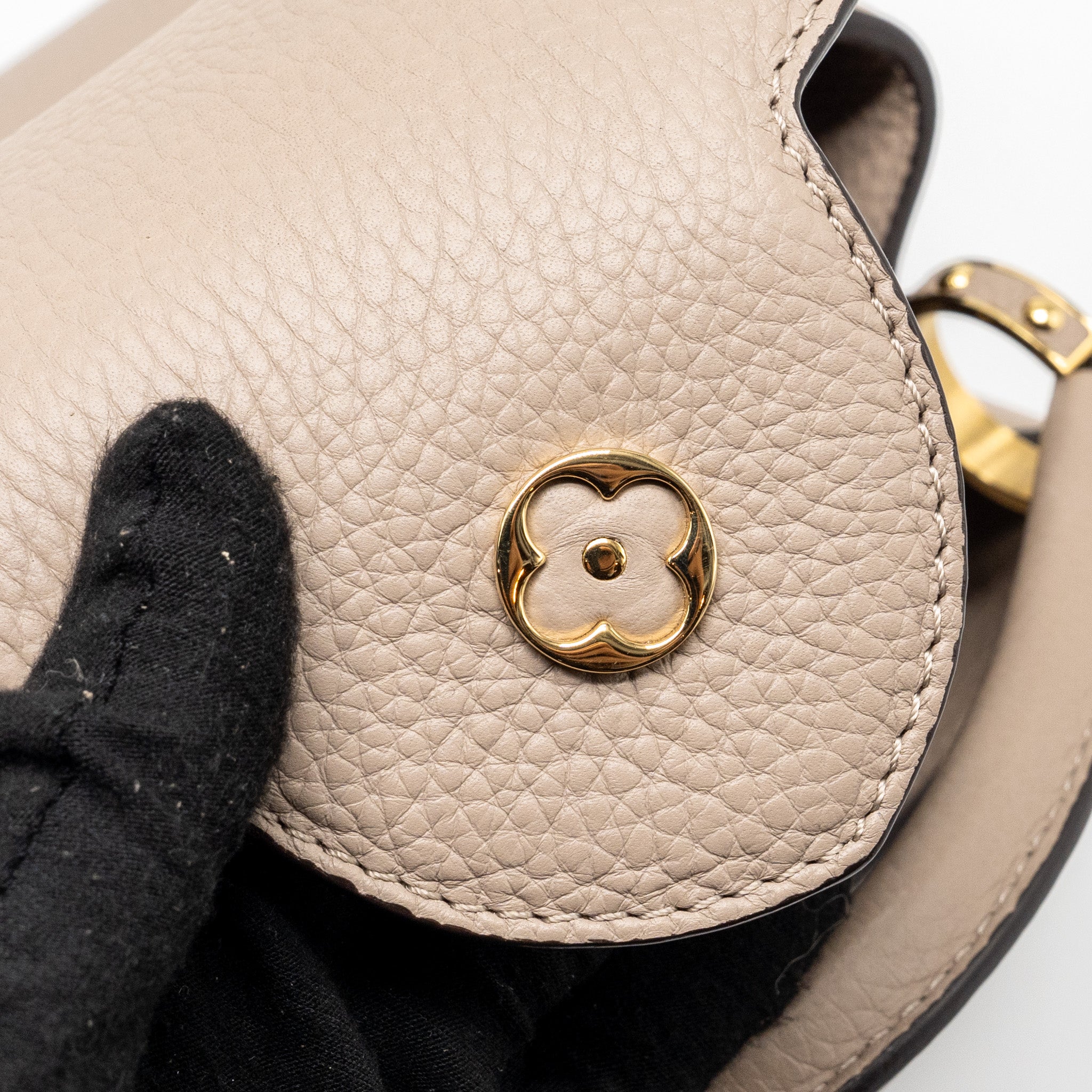 louis-vuitton-capucines-bb-taurillon-leather-galet-ghw