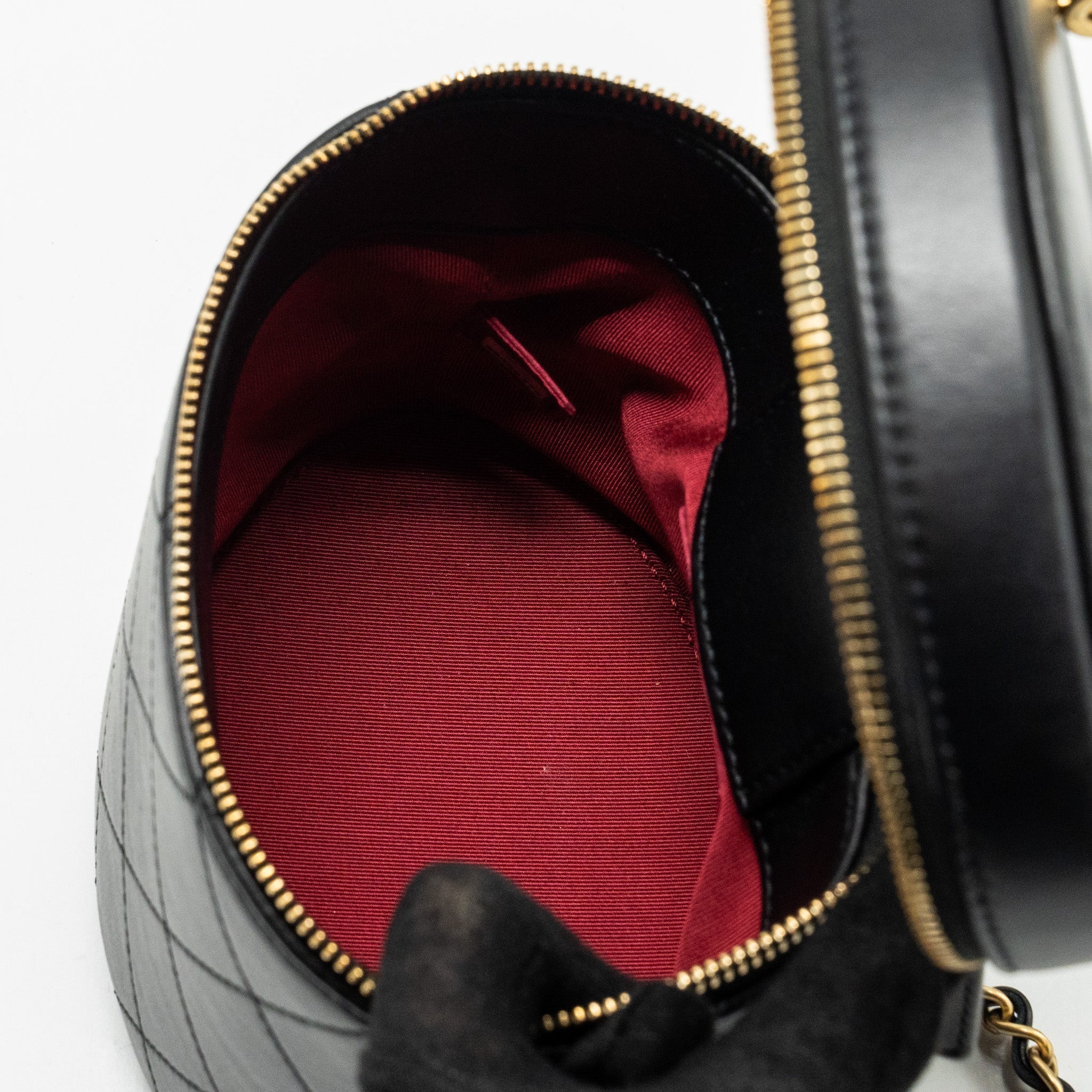 chanel-pearl-letter-logo-detailed-vanity-case-calfskin-black-ghw-copy
